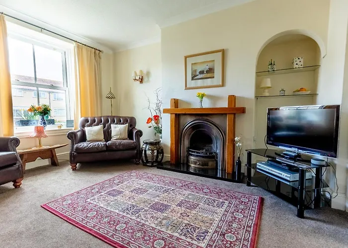 Willow Cottage - Cost 3 Bed Cottage In Penrhyn Bay With Sea Views With Access To Snowdonia