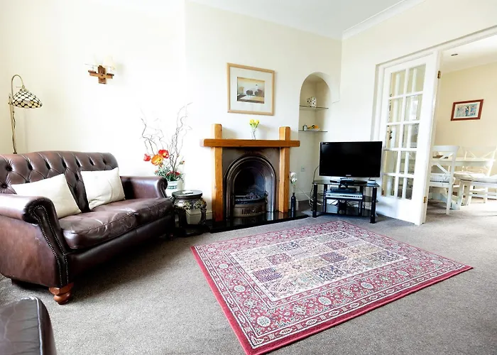 Willow Cottage - Cost 3 Bed Cottage In Penrhyn Bay With Sea Views With Access To Snowdonia