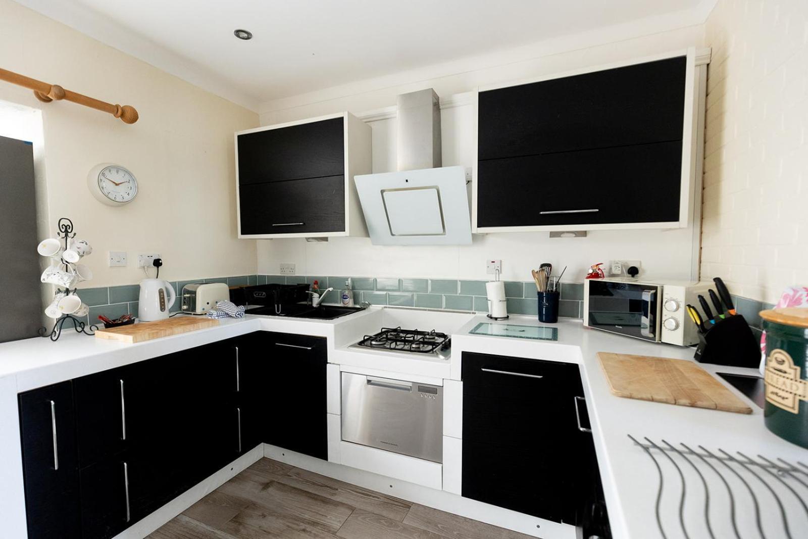 Willow - Cost 3 Bed In Penrhyn Bay With Sea Views With Access To Snowdonia Holiday home *